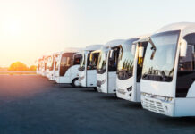 Transport autokarowy vs. podróż pociągiem i samolotem – porównanie kosztów i komfortu